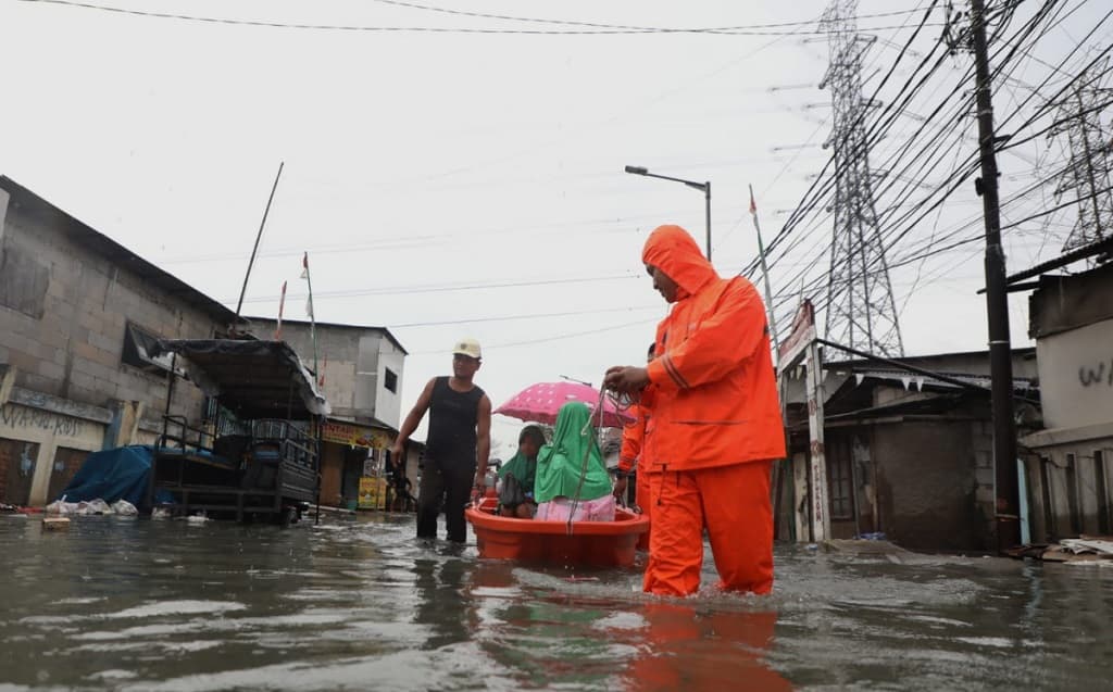 Banjir Rendam 12 RT di Jakarta Pagi Ini, 4 Ruas Jalan Tergenang Banjir Rendam 12 RT di Jakarta Pagi Ini, 4 Ruas Jalan Tergenang