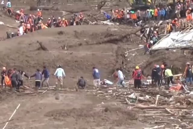 Tanggap Darurat Longsor Cisarua Bandung Barat Berakhir, Korban Jiwa 80 Orang Tanggap Darurat Longsor Cisarua Bandung Barat Berakhir, Korban Jiwa 80 Orang