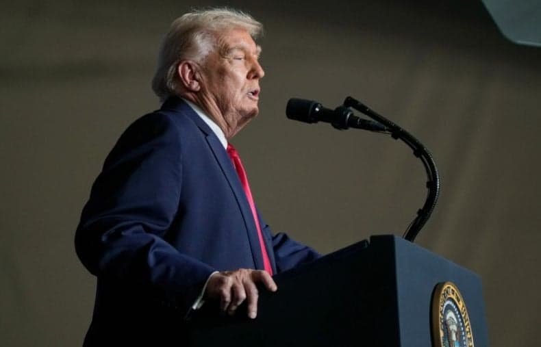 Heboh, Trump Posting Video Monyet Berkepala Barack Obama Heboh, Trump Posting Video Monyet Berkepala Barack Obama