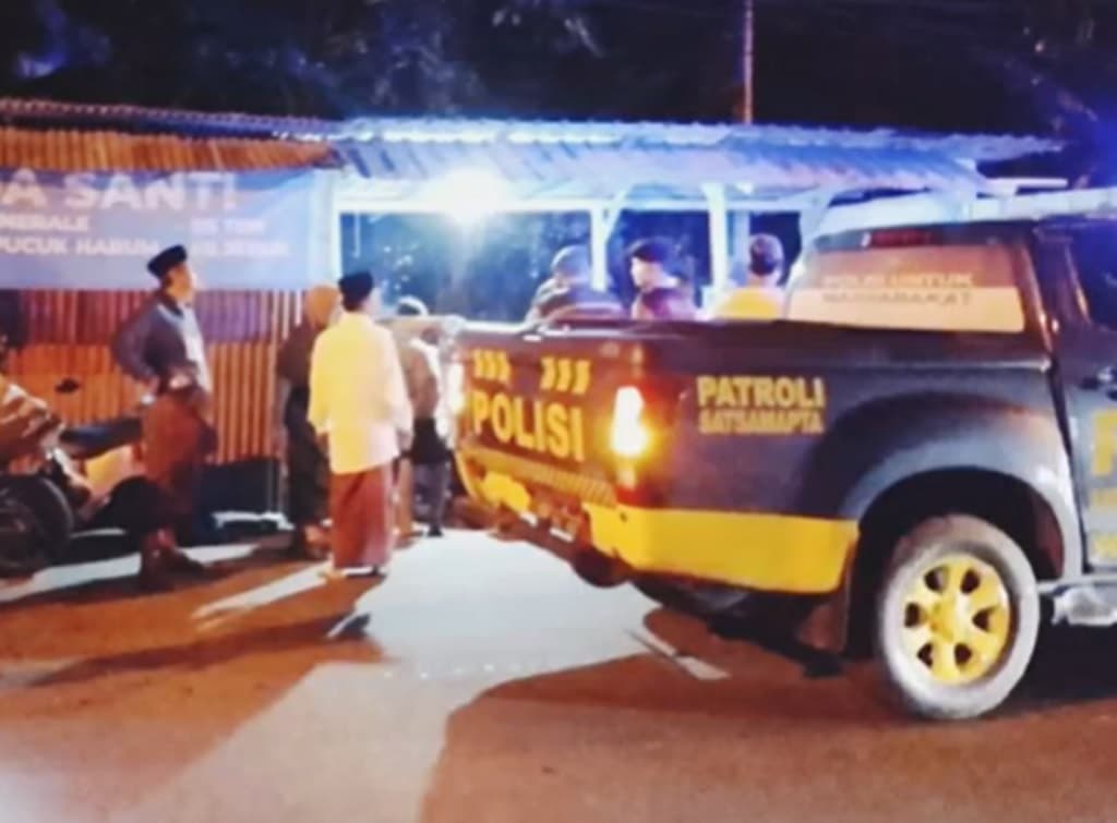 Viral Wanita Muda di Bangkalan Dianiaya Suami Siri usai Pergoki Selingkuh di Kafe Viral Wanita Muda di Bangkalan Dianiaya Suami Siri usai Pergoki Selingkuh di Kafe