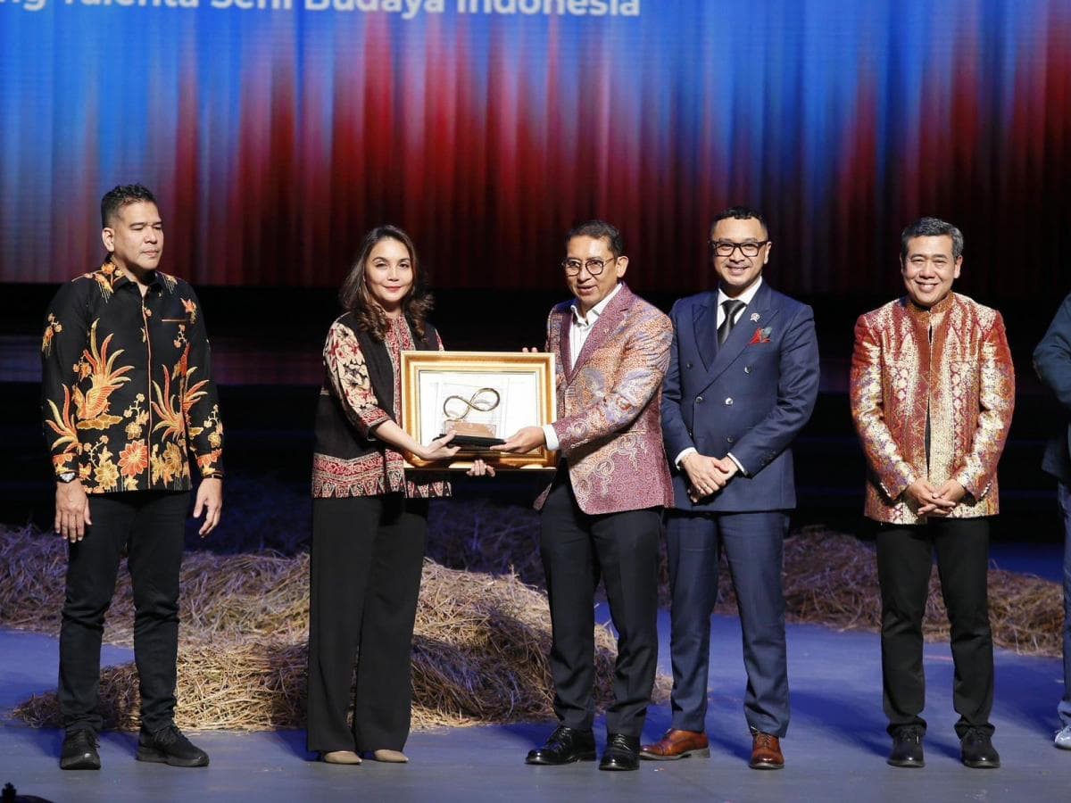 Bangga! Indonesian Idol RCTI Raih Penghargaan Spesial dari Kementerian Kebudayaan Bangga! Indonesian Idol RCTI Raih Penghargaan Spesial dari Kementerian Kebudayaan