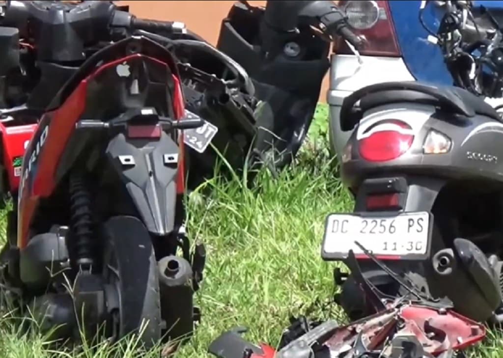 2 Pemotor Tewas Kecelakaan Adu Banteng di Pinrang, 1 di Antaranya Anggota Brimob 2 Pemotor Tewas Kecelakaan Adu Banteng di Pinrang, 1 di Antaranya Anggota Brimob