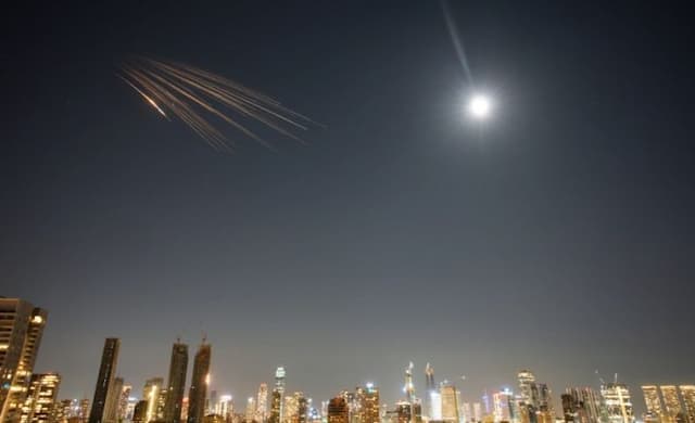 Iran Siap Ladeni Serangan AS: Kami Punya Banyak Kejutan! Iran Siap Ladeni Serangan AS: Kami Punya Banyak Kejutan!