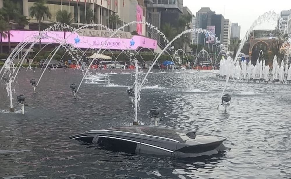 Kronologi Mobil Listrik BYD Nyemplung ke Kolam Bundaran HI, Kok Bisa? Kronologi Mobil Listrik BYD Nyemplung ke Kolam Bundaran HI, Kok Bisa?