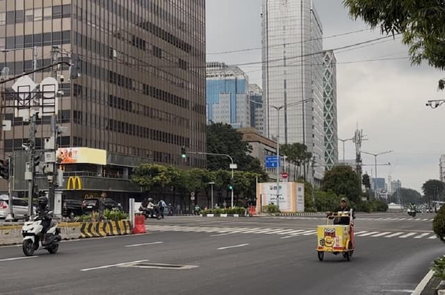 Lalu Lintas Jakarta Masih Sepi di H+5 Lebaran, Pekerja: Kalau Gini Terus kan Enak Lalu Lintas Jakarta Masih Sepi di H+5 Lebaran, Pekerja: Kalau Gini Terus kan Enak