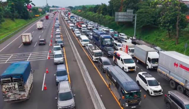 Tol Jakarta-Cikampek Macet Parah hingga KM 54 Karawang, Ini Penyebabnya Tol Jakarta-Cikampek Macet Parah hingga KM 54 Karawang, Ini Penyebabnya