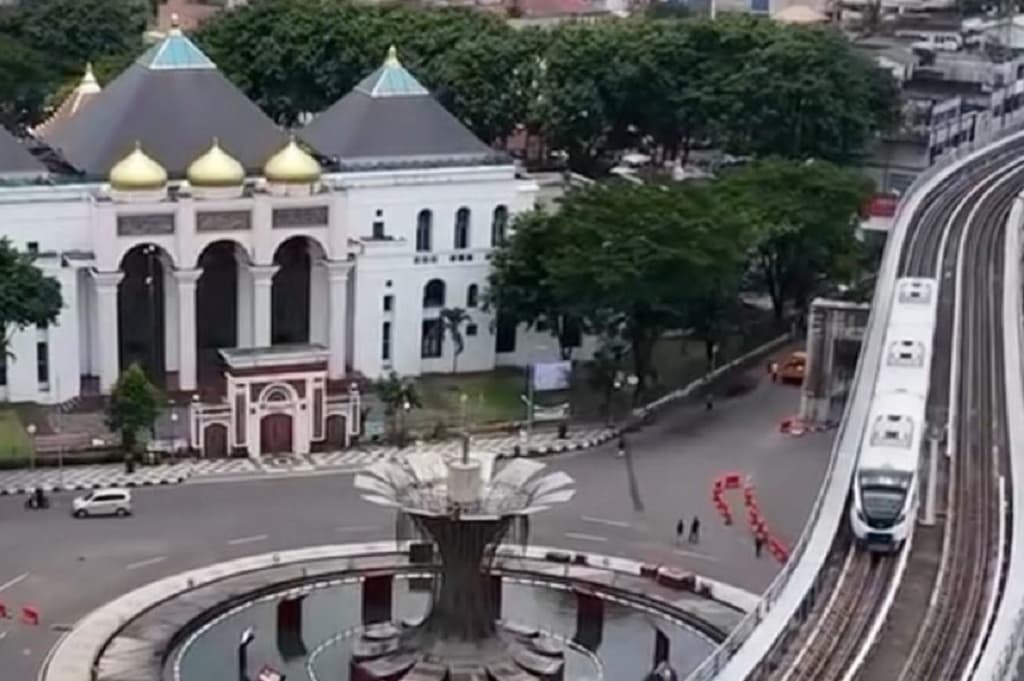 LRT Sumsel Diserbu 213 Ribu Penumpang saat Lebaran, Ekonomi Rakyat Ikut Ketiban Berkah LRT Sumsel Diserbu 213 Ribu Penumpang saat Lebaran, Ekonomi Rakyat Ikut Ketiban Berkah
