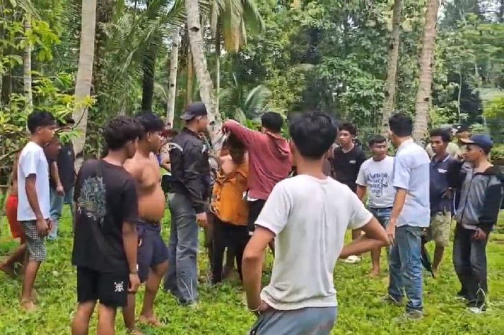 Ngeri! Pria Diduga ODGJ Mengamuk Bacok Warga hingga Tewas di Wakatobi Ngeri! Pria Diduga ODGJ Mengamuk Bacok Warga hingga Tewas di Wakatobi