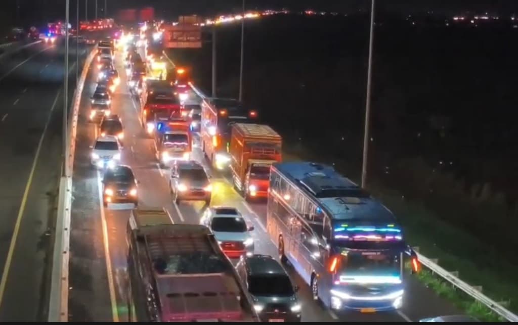 Puncak Arus Balik Lebaran, Ribuan Kendaraan Terjebak Macet 10 Km di Tol Pejagan Puncak Arus Balik Lebaran, Ribuan Kendaraan Terjebak Macet 10 Km di Tol Pejagan