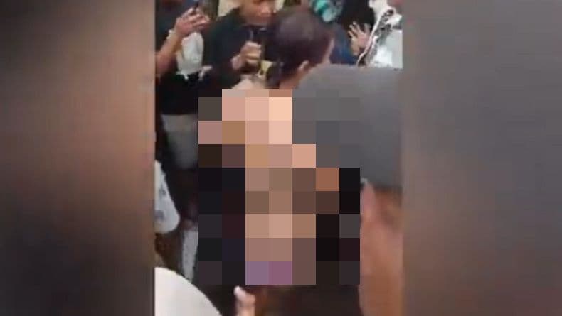 Viral! Wanita Joget Lepas Busana di Acara Dangdut Batang, Panitia Sebut di Luar Kendali Viral! Wanita Joget Lepas Busana di Acara Dangdut Batang, Panitia Sebut di Luar Kendali