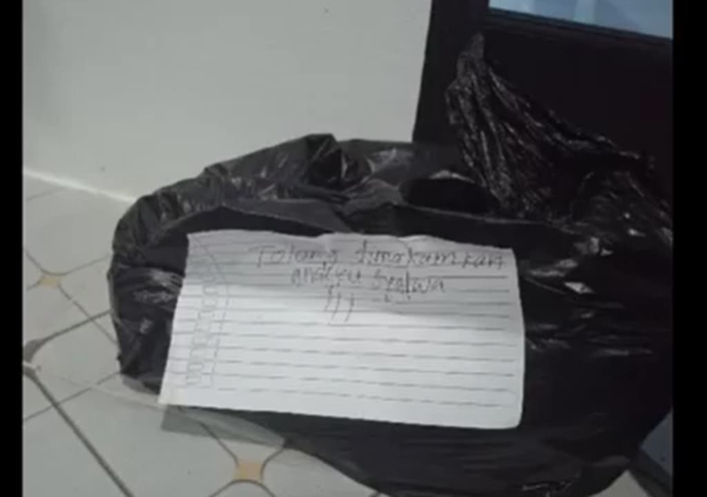 Sambas Geger! Mayat Bayi Terbungkus Plastik Ditemukan di Pintu Masjid Sambas Geger! Mayat Bayi Terbungkus Plastik Ditemukan di Pintu Masjid