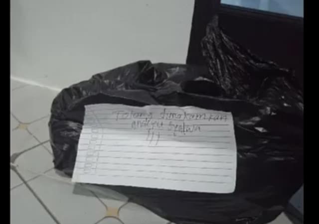 Sambas Geger! Mayat Bayi Terbungkus Plastik Ditemukan di Pintu Masjid Sambas Geger! Mayat Bayi Terbungkus Plastik Ditemukan di Pintu Masjid