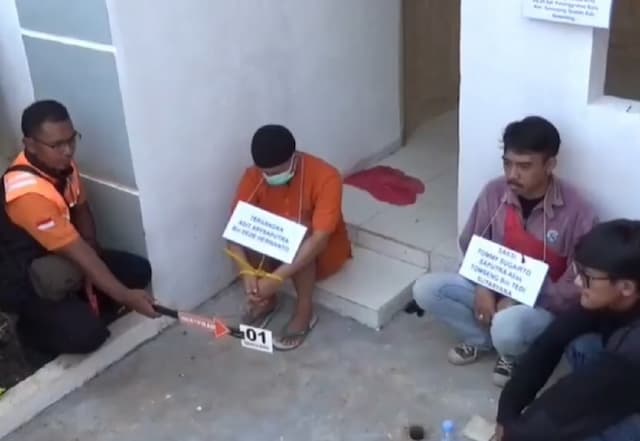 Rekonstruksi Pembunuhan Modus COD di Sumedang, Istri Korban Minta Tersangka Dihukum Mati Rekonstruksi Pembunuhan Modus COD di Sumedang, Istri Korban Minta Tersangka Dihukum Mati