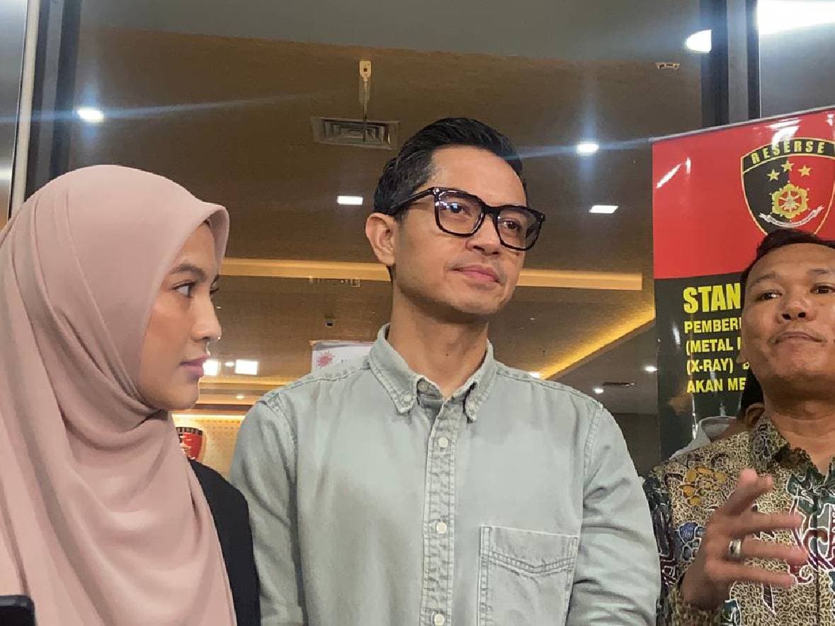 Geger! Dude Harlino Bongkar Fakta Mengejutkan PT DSI Geger! Dude Harlino Bongkar Fakta Mengejutkan PT DSI