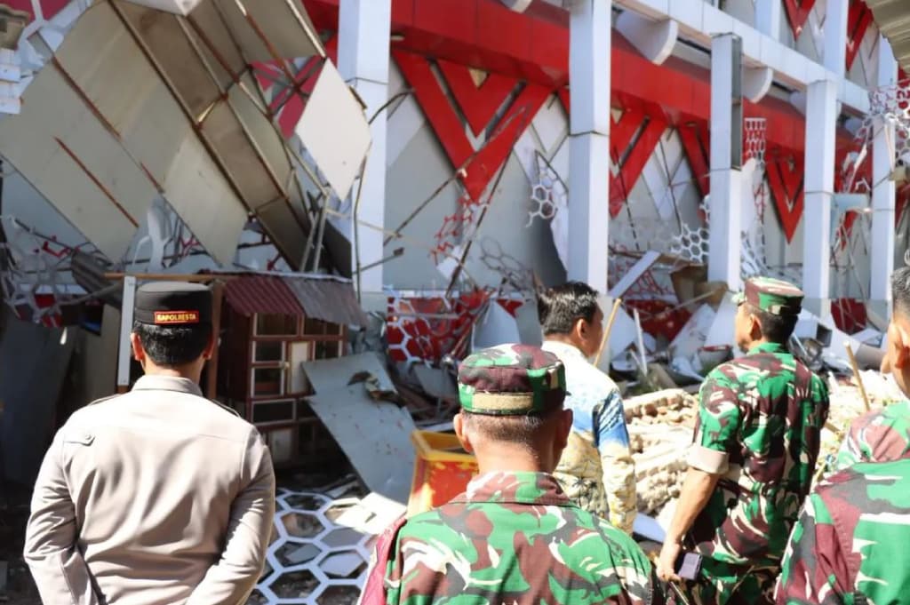 Respons Cepat Gempa, Kapolres Manado Turun Langsung Imbau Warga Jangan Panik Respons Cepat Gempa, Kapolres Manado Turun Langsung Imbau Warga Jangan Panik