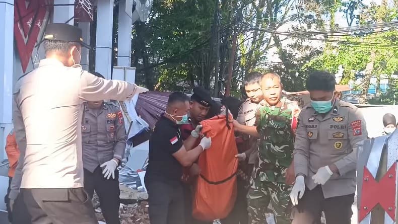 Identitas Korban Tewas Tertimpa Reruntuhan GOR KONI Manado Saat Gempa Besar, Warga Sario Identitas Korban Tewas Tertimpa Reruntuhan GOR KONI Manado Saat Gempa Besar, Warga Sario