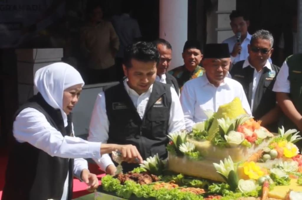 Pemprov Jatim Tetapkan WFH ASN Setiap Rabu, Hemat BBM 108.000 Liter per Bulan Pemprov Jatim Tetapkan WFH ASN Setiap Rabu, Hemat BBM 108.000 Liter per Bulan