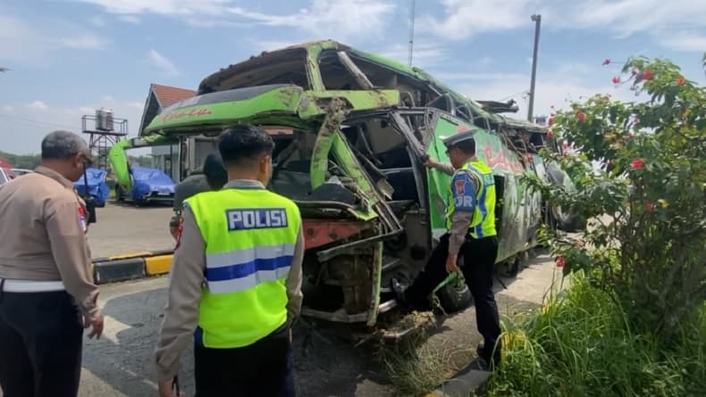 Update Jumlah Korban Kecelakaan Bus Restu di Tol Jombang, 1 Orang Tewas 34 Luka Update Jumlah Korban Kecelakaan Bus Restu di Tol Jombang, 1 Orang Tewas 34 Luka