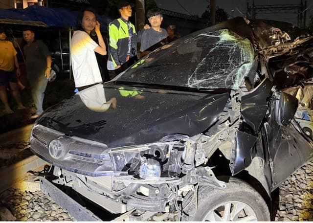 Mobil Innova Tertabrak Kereta di Bogor, Sopir Kabur Mobil Innova Tertabrak Kereta di Bogor, Sopir Kabur