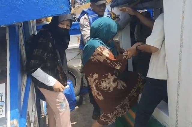 Kapal Mati Mesin di Kepulauan Seribu, 54 Penumpang Dievakuasi Kapal Mati Mesin di Kepulauan Seribu, 54 Penumpang Dievakuasi