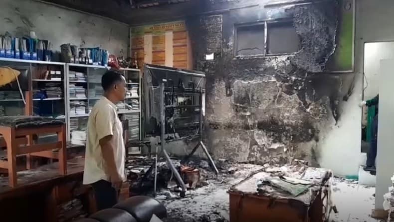 Gedung SD di Parung Panjang Terbakar, Ujian Siswa Terpaksa Ditunda Gedung SD di Parung Panjang Terbakar, Ujian Siswa Terpaksa Ditunda