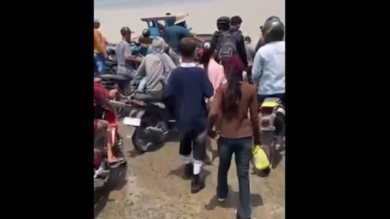 Viral Penampilan Remaja MTs Diledek, Ternyata Pakaian Lebaran Hadiah Ibu Sebelum Meninggal Viral Penampilan Remaja MTs Diledek, Ternyata Pakaian Lebaran Hadiah Ibu Sebelum Meninggal