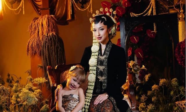 Jennifer Coppen Tulis Pesan Haru untuk Sang Putri saat Foto Prewedding, Netizen Ikut Nangis Jennifer Coppen Tulis Pesan Haru untuk Sang Putri saat Foto Prewedding, Netizen Ikut Nangis