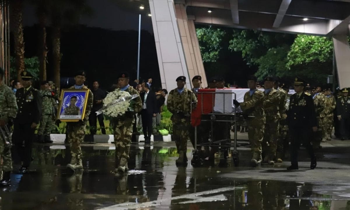 3 Jenazah Prajurit TNI Gugur di Lebanon Dimakamkan Kampung Halaman Masing-Masing 3 Jenazah Prajurit TNI Gugur di Lebanon Dimakamkan Kampung Halaman Masing-Masing