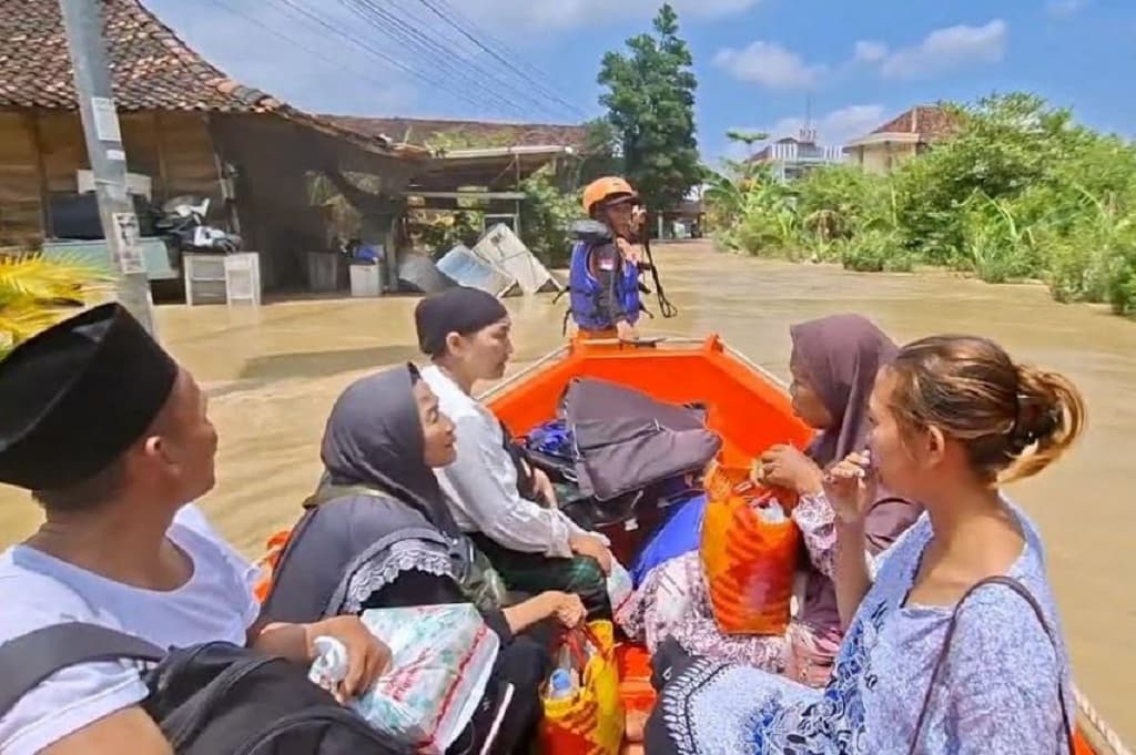 Banjir Rendam Ribuan Rumah Warga di Demak, 583 Jiwa Mengungsi Banjir Rendam Ribuan Rumah Warga di Demak, 583 Jiwa Mengungsi