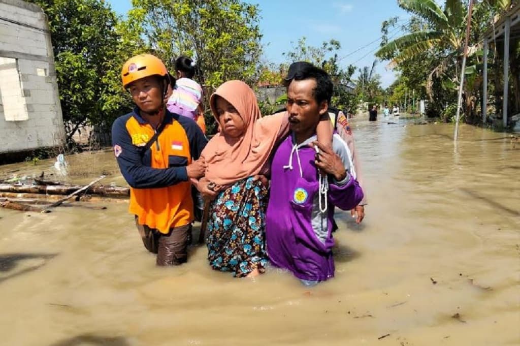 Banjir Demak Meluas! 2.839 Warga Mengungsi hingga Akses Jalan Lumpuh Banjir Demak Meluas! 2.839 Warga Mengungsi hingga Akses Jalan Lumpuh
