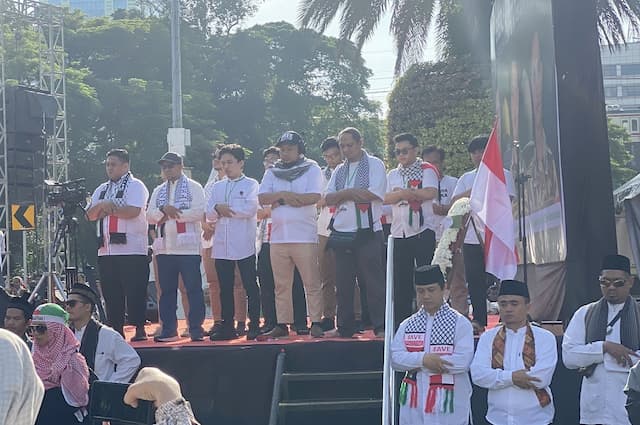 Aksi Damai di Depan Kedubes AS, Massa Salat Gaib untuk 3 Prajurit TNI Gugur di Lebanon Aksi Damai di Depan Kedubes AS, Massa Salat Gaib untuk 3 Prajurit TNI Gugur di Lebanon