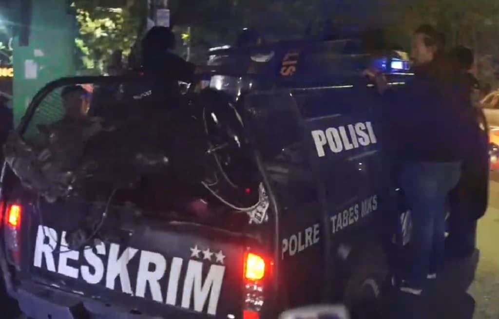 Mencekam! Tawuran 2 Kampung di Makassar, 2 Pemuda Luka Kena Busur Panah Mencekam! Tawuran 2 Kampung di Makassar, 2 Pemuda Luka Kena Busur Panah