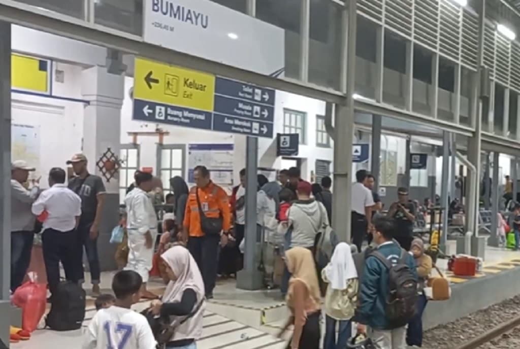 Update Jalur Bumiayu usai KA Bangunkarta Anjlok, Kedatangan Kereta Terlambat 3 Jam Update Jalur Bumiayu usai KA Bangunkarta Anjlok, Kedatangan Kereta Terlambat 3 Jam