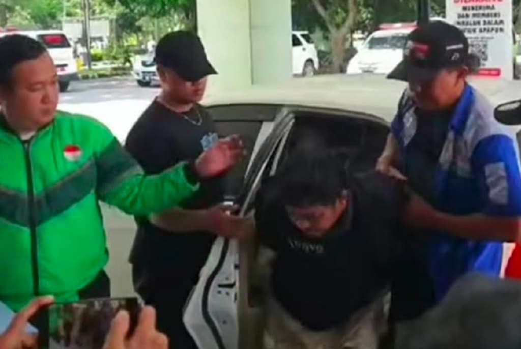 Preman Penganiaya Tuan Rumah Hajatan di Purwakarta Ditangkap, Begini Tampangnya Preman Penganiaya Tuan Rumah Hajatan di Purwakarta Ditangkap, Begini Tampangnya