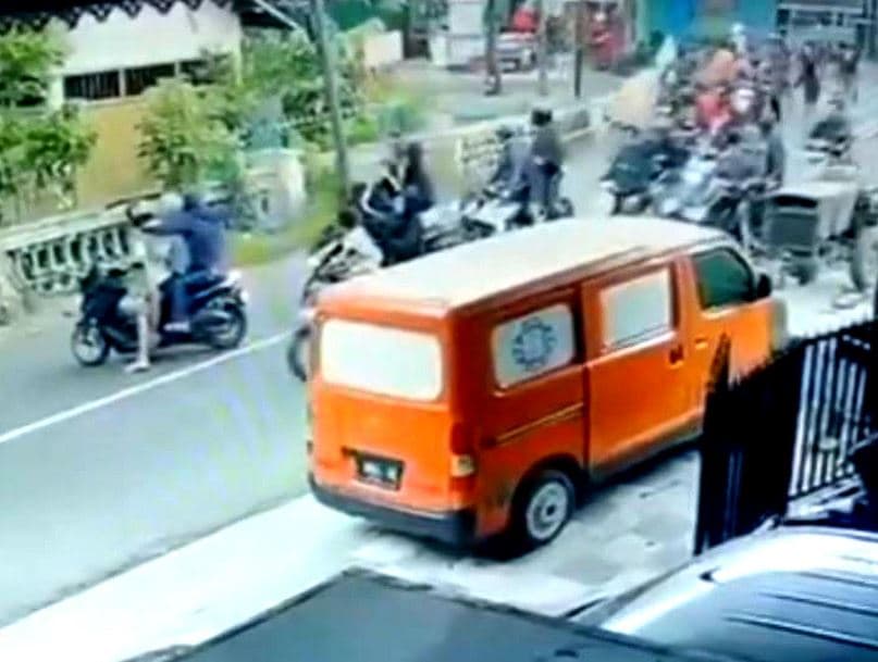 Konvoi Motor Berujung Bentrok Bentrok Perguruan Silat di Jombang, 2 Orang Luka Konvoi Motor Berujung Bentrok Bentrok Perguruan Silat di Jombang, 2 Orang Luka