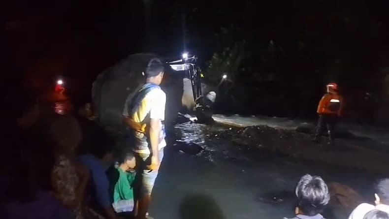 Wisata Air Terjun Tibu Ijo Berujung Duka, Wanita Tewas Tersangkut di Bebatuan Sungai Wisata Air Terjun Tibu Ijo Berujung Duka, Wanita Tewas Tersangkut di Bebatuan Sungai