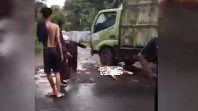 Tabrakan Tragis di Maros, 2 Pemotor Terjepit di Bawah Ban Truk Tabrakan Tragis di Maros, 2 Pemotor Terjepit di Bawah Ban Truk