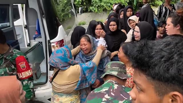 5 Jenazah Korban Longsor Deli Serdang Dimakamkan Bersamaan 5 Jenazah Korban Longsor Deli Serdang Dimakamkan Bersamaan