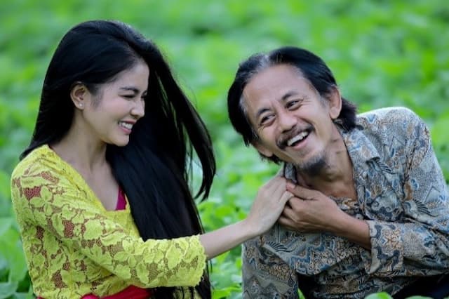 Istri Epy Kusnandar Geram, Foto Almarhum Suami Dicatut Penjual Jaket Kulit Online Istri Epy Kusnandar Geram, Foto Almarhum Suami Dicatut Penjual Jaket Kulit Online