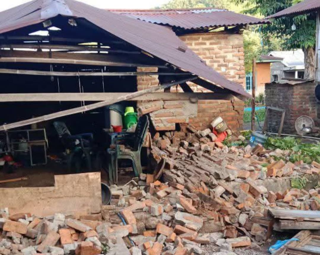 Kondisi Terkini usai Gempa M 4,7 di Flores Timur, 15 Warga Luka dan 100 KK Terdampak Kondisi Terkini usai Gempa M 4,7 di Flores Timur, 15 Warga Luka dan 100 KK Terdampak