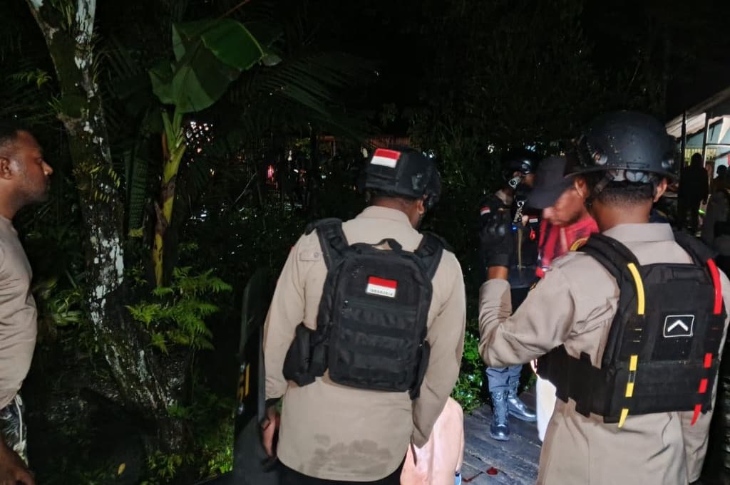 Ayah dan Anak Duel Pakai Parang di Agats, Sama-Sama Roboh Bersimbah Darah Ayah dan Anak Duel Pakai Parang di Agats, Sama-Sama Roboh Bersimbah Darah