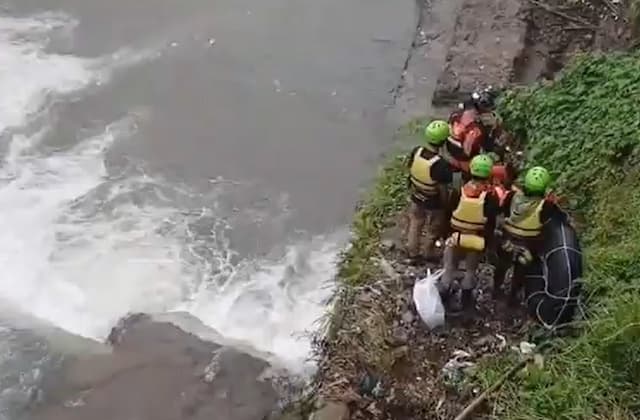 Kecelakaan di Banyumas, Pemotor Hilang usai Tabrak Jembatan Sungai Pelus Kecelakaan di Banyumas, Pemotor Hilang usai Tabrak Jembatan Sungai Pelus