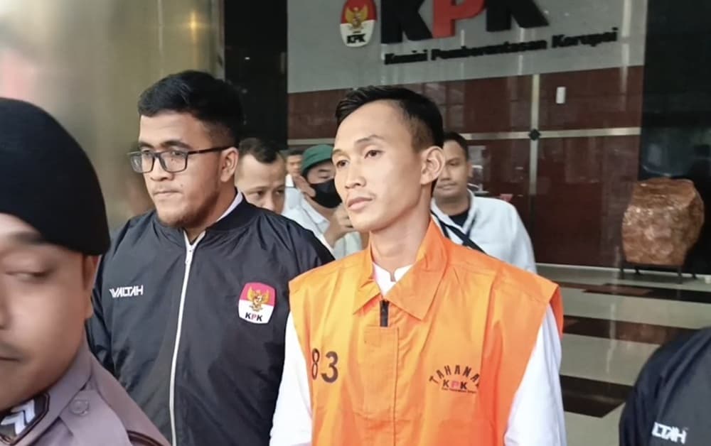 Tangan Terborgol, Ajudan Gubernur Riau Nonaktif Ditahan KPK terkait Kasus Pemerasan Tangan Terborgol, Ajudan Gubernur Riau Nonaktif Ditahan KPK terkait Kasus Pemerasan
