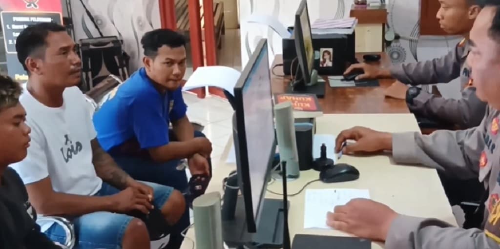 Viral 3 Jukir di Semarang Palak Wisatawan dengan Tarif Parkir Selangit Viral 3 Jukir di Semarang Palak Wisatawan dengan Tarif Parkir Selangit