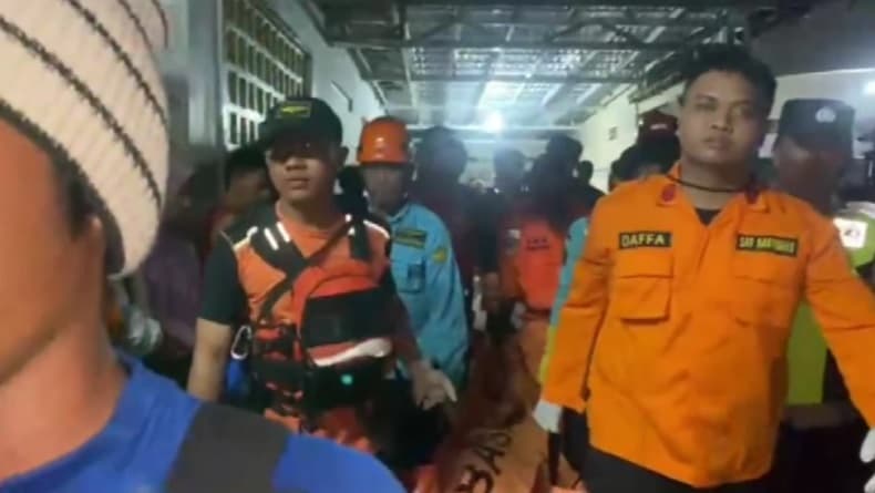 Pemotor Mahasiswi Kecelakaan hingga Terpental ke Sungai di Banyumas Ditemukan, 1 Tewas Pemotor Mahasiswi Kecelakaan hingga Terpental ke Sungai di Banyumas Ditemukan, 1 Tewas