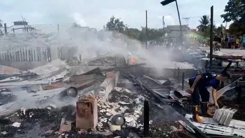 Kebakaran Hebat di Katingan, 4 Bangunan dan 4 Kendaraan Hangus Dilalap Api Kebakaran Hebat di Katingan, 4 Bangunan dan 4 Kendaraan Hangus Dilalap Api