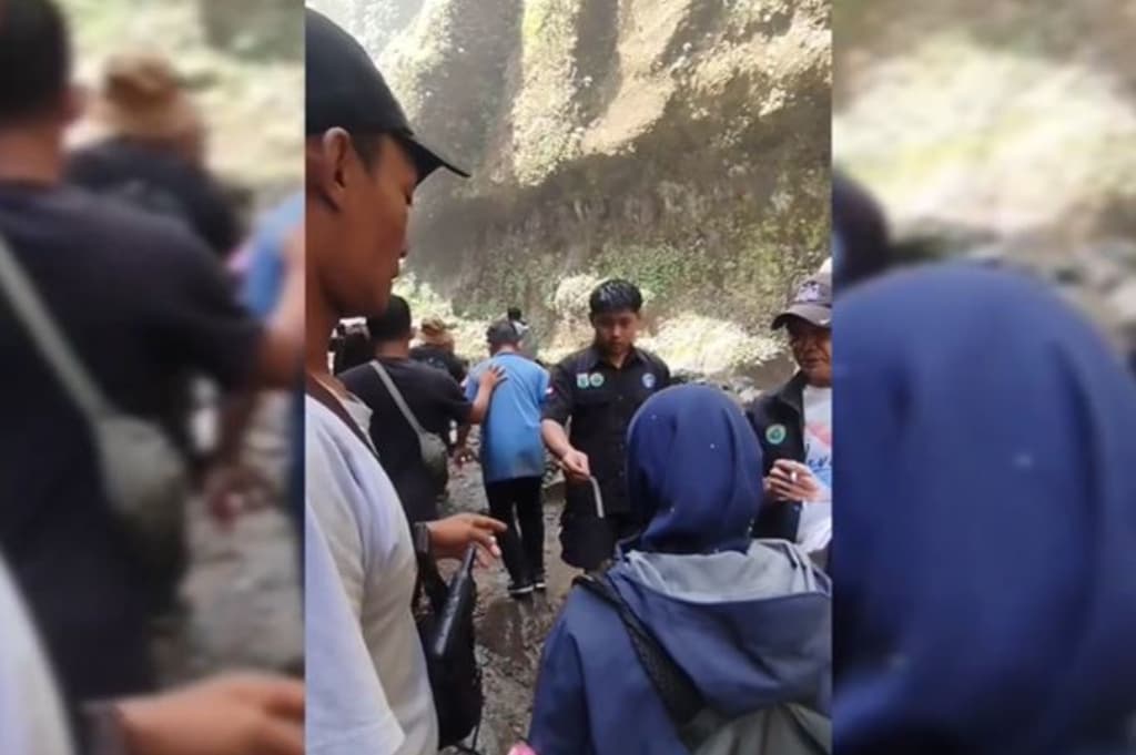 Viral Pungli di Air Terjun Tumpak Sewu Lumajang, 4 Preman Langsung Ditangkap Polisi Viral Pungli di Air Terjun Tumpak Sewu Lumajang, 4 Preman Langsung Ditangkap Polisi