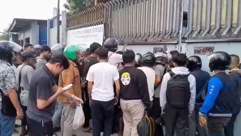 6 Debt Collector Rampas Mobil di Medan, 2 Pelaku Babak Belur Dihajar Warga 6 Debt Collector Rampas Mobil di Medan, 2 Pelaku Babak Belur Dihajar Warga