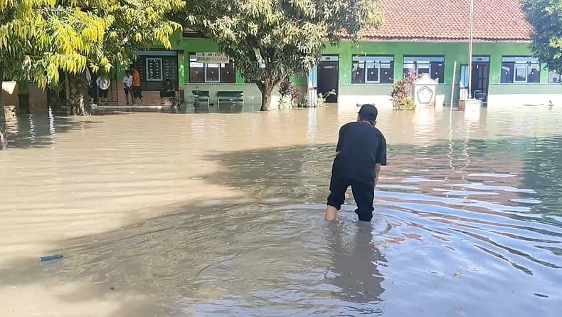 Banjir Rendam SD di Klaten, Siswa Diliburkan Banjir Rendam SD di Klaten, Siswa Diliburkan