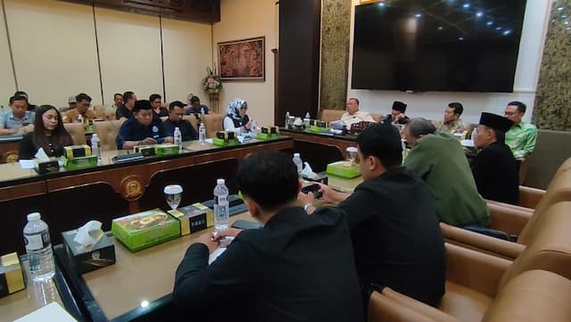 DPRD Jatim Akan Panggil Marinir terkait Dugaan Peluru Nyasar Lukai 2 Siswa SMP di Gresik DPRD Jatim Akan Panggil Marinir terkait Dugaan Peluru Nyasar Lukai 2 Siswa SMP di Gresik